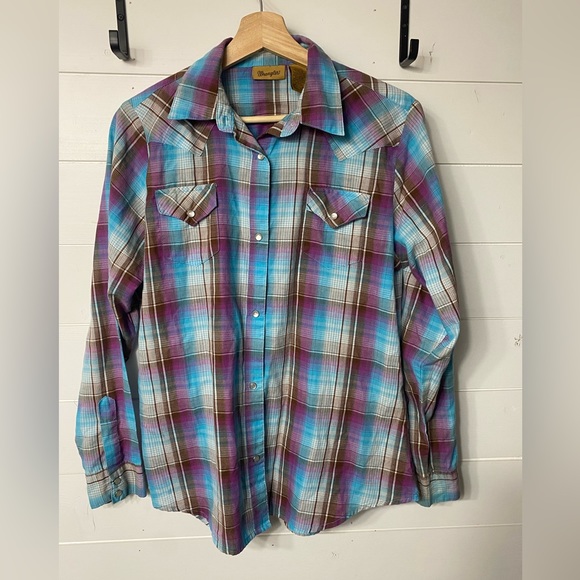 Wrangler Tops - Wrangler women’s pearl snap